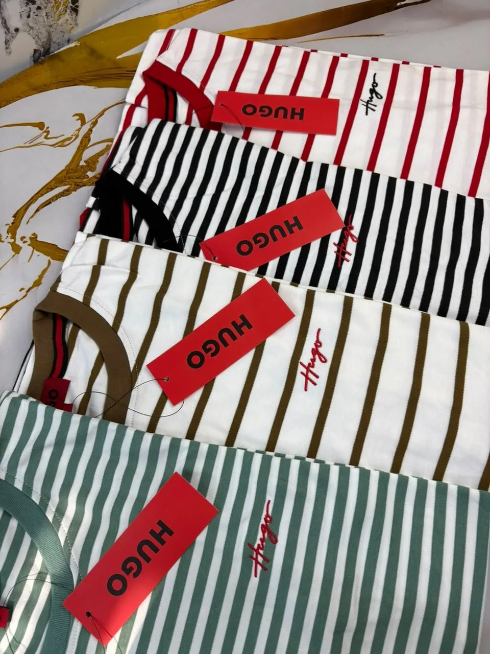 Docena de camisetas sellada · foto 2 de 2