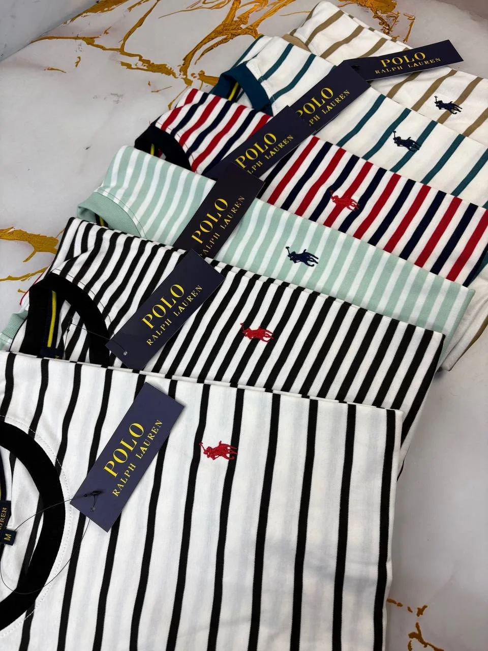 Docena de camisetas sellada · foto 2 de 2
