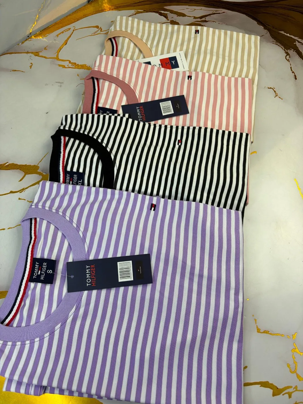 Docena de camisetas sellada · foto 2 de 2