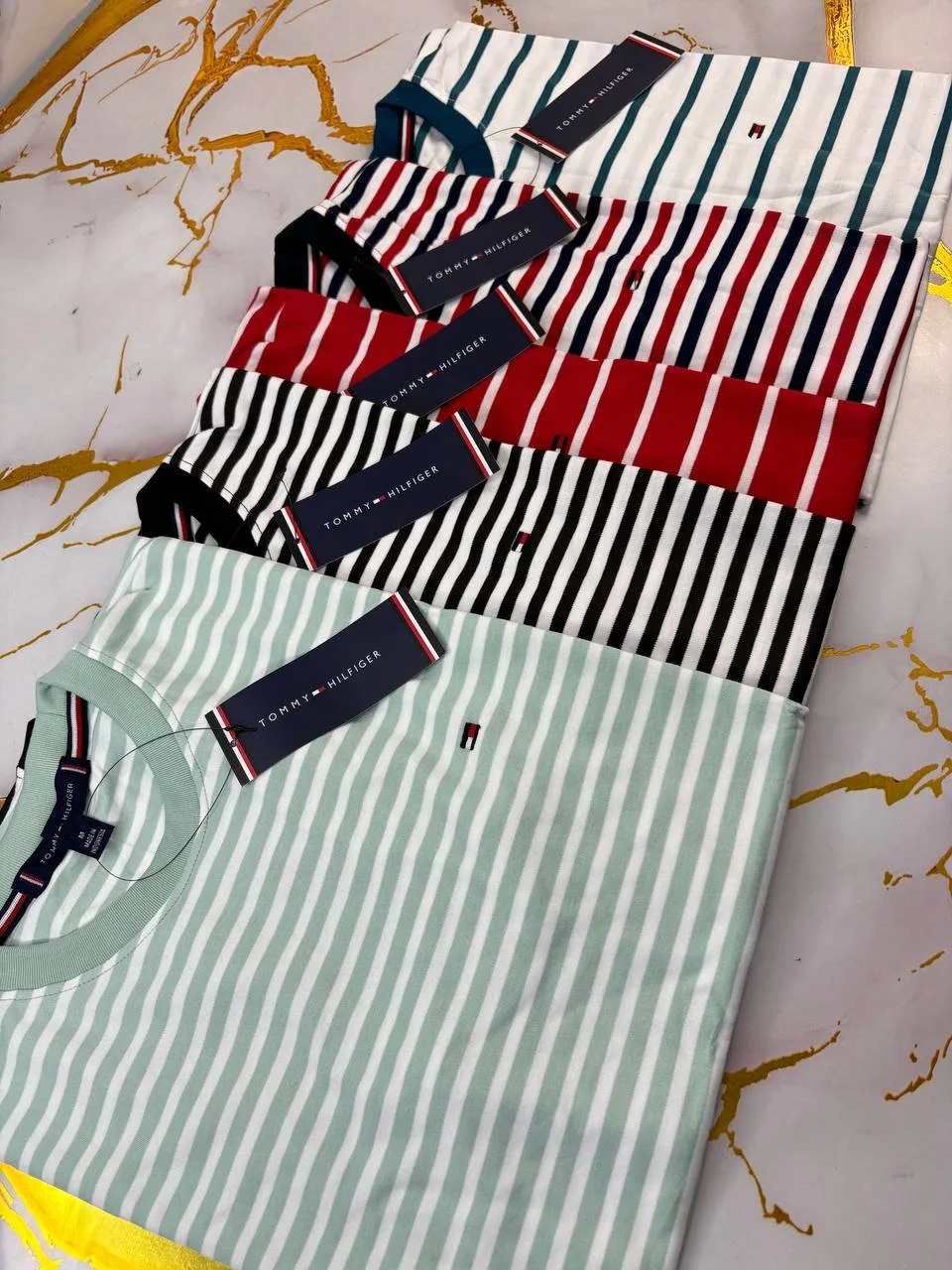 Docena de camisetas sellada · foto 2 de 2