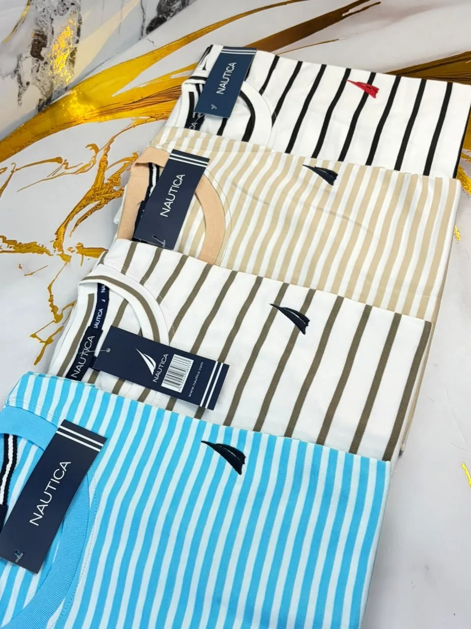 Docena de camisetas sellada · foto 2 de 2