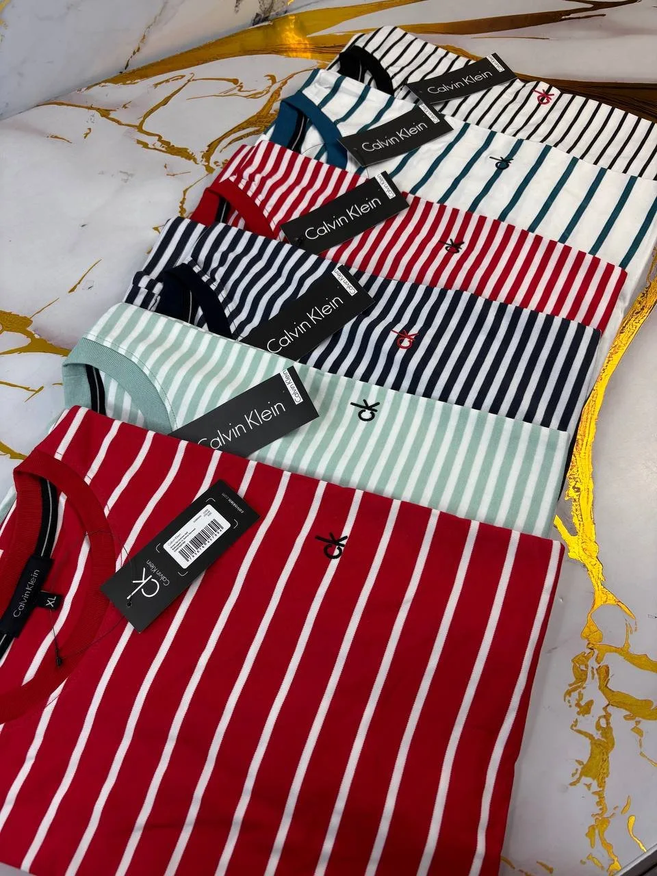Docena de camisetas sellada · foto 2 de 2